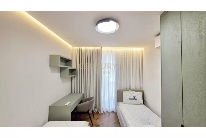 Shtepi me qera Apartament ne Tirane, 3+1, Mobilimi E mobiluar, Pagesa 2,200  Euro.