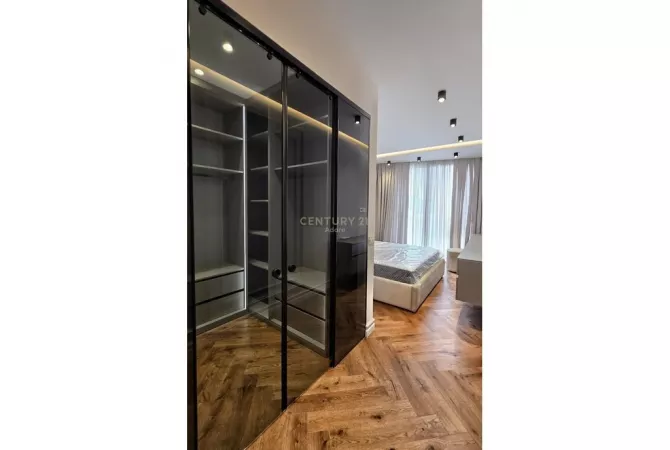 Shtepi me qera Apartament ne Tirane, 3+1, Mobilimi E mobiluar, Pagesa 2,200  Euro.