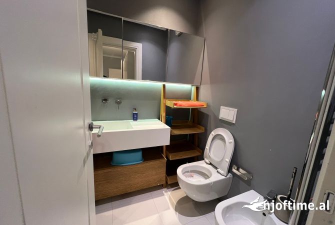 Shtepi me qera 2+1 ne Tirane - 700 Euro