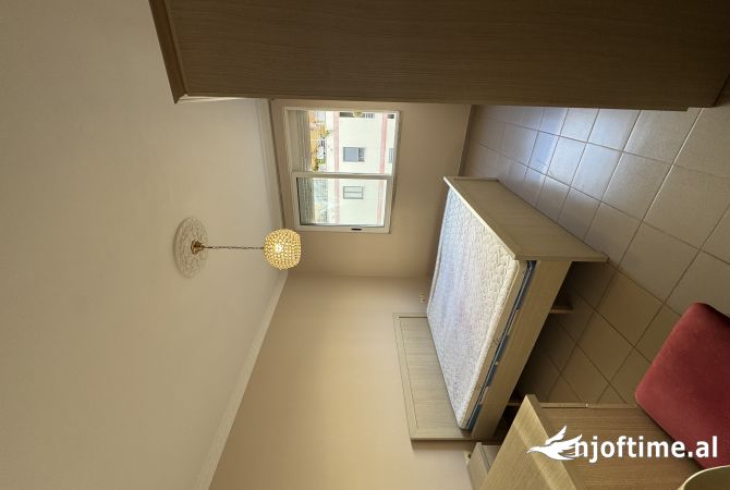 Shtepi me qera Apartament ne Tirane, 2+1, Mobilimi E mobiluar, Pagesa 450  Euro.