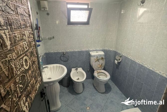 Shtepi me qera Shtepi Private ne Tirane, 2+1, Mobilimi E mobiluar, Pagesa 450  Euro.