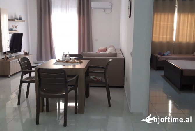 Shtepi me qera Apartament ne Vlore, 1+1, Mobilimi E mobiluar, Pagesa 250  Euro.