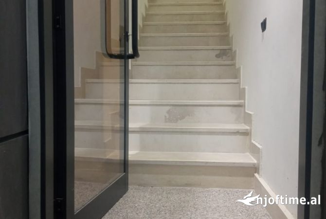 Shtepi ne shitje Duplex(shtepi me 2 kate) ne Tirane, 2+1, Mobilimi E mobiluar, Pagesa 275,000  Euro.