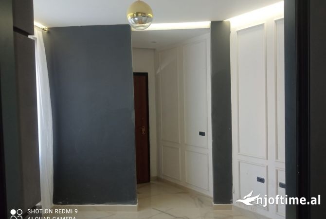 Shtepi ne shitje Duplex(shtepi me 2 kate) ne Tirane, 2+1, Mobilimi E mobiluar, Pagesa 275,000  Euro.