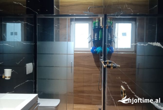 Shtepi ne shitje Duplex(shtepi me 2 kate) ne Tirane, 2+1, Mobilimi E mobiluar, Pagesa 275,000  Euro.