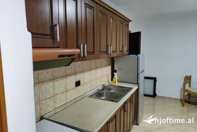Shtepi ne shitje Apartament ne Tirane, 1+1, Mobilimi E mobiluar, Pagesa 120,000  Euro.