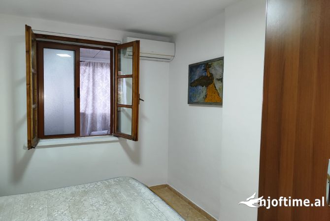 Shtepi ne shitje Apartament ne Tirane, 1+1, Mobilimi E mobiluar, Pagesa 120,000  Euro.