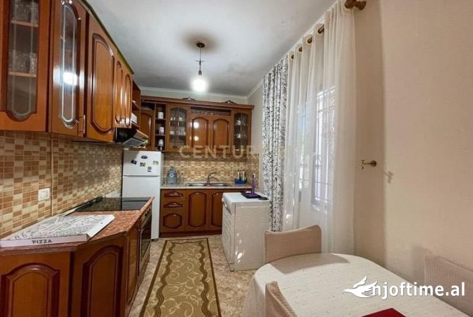 Shtepi me qera Shtepi Private ne Tirane, 2+1, Mobilimi E mobiluar, Pagesa 550  Euro.