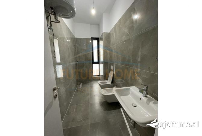 Shtepi me qera Apartament ne Tirane, 2+1, Mobilimi Bosh, pa mobiluar, Pagesa 920  Euro.