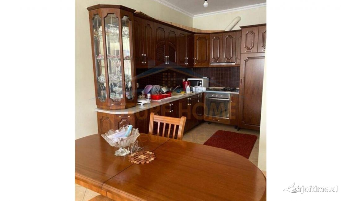 Shtepi ne shitje Apartament ne Tirane, 2+1, Mobilimi E mobiluar, Pagesa 155,000  Euro.