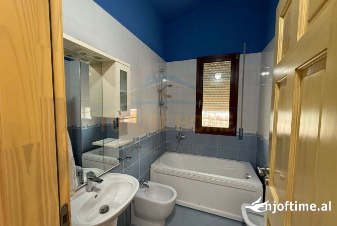 Shtepi me qera Apartament ne Tirane, 2+1, Mobilimi E mobiluar, Pagesa 800  Euro.