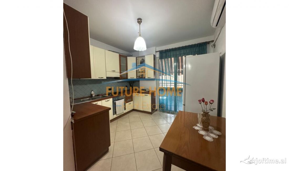 Shtepi me qera Apartament ne Tirane, 2+1, Mobilimi E mobiluar, Pagesa 700  Euro.