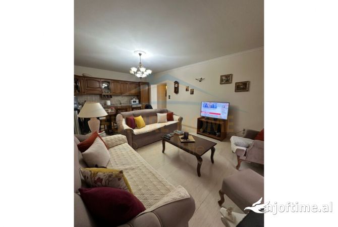 Shtepi me qera 3+1 ne Tirane - 1,000 Euro