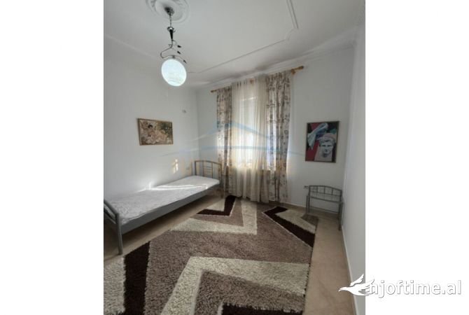 Shtepi me qera Apartament ne Tirane, 2+1, Mobilimi E mobiluar, Pagesa 750  Euro.