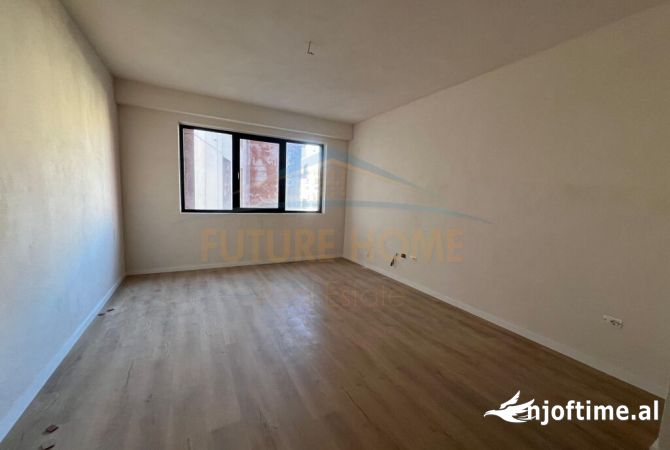 Shtepi ne shitje Apartament ne Tirane, 1+1, Mobilimi Bosh, pa mobiluar, Pagesa 89,700  Euro.