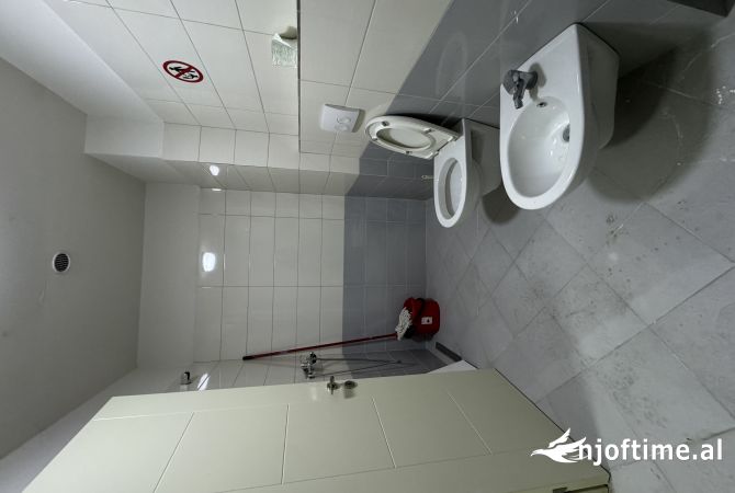 Shtepi me qera Apartament ne Tirane, 2+1, Mobilimi Bosh, pa mobiluar, Pagesa 2,000  Euro.