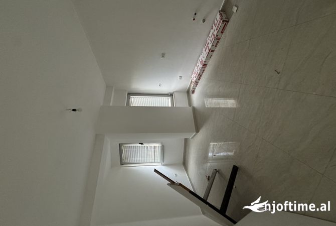 Shtepi me qera 2+1 ne Tirane - 2,000 Euro