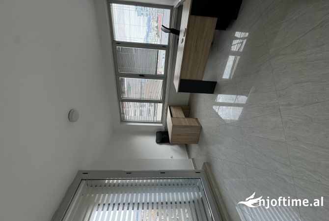 Shtepi me qera Apartament ne Tirane, 2+1, Mobilimi Bosh, pa mobiluar, Pagesa 2,000  Euro.