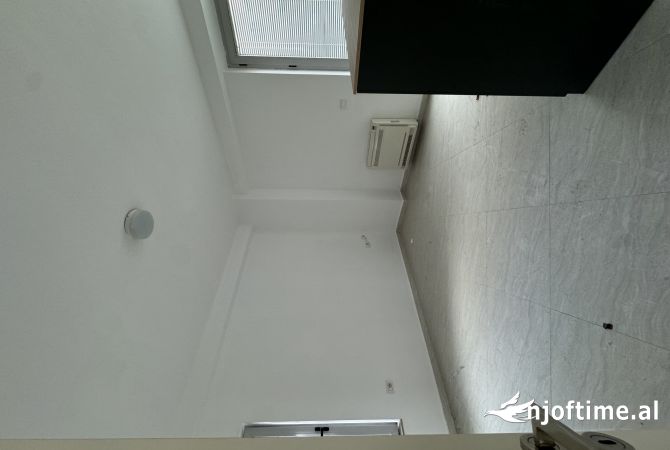 Shtepi me qera Apartament ne Tirane, 2+1, Mobilimi Bosh, pa mobiluar, Pagesa 2,000  Euro.