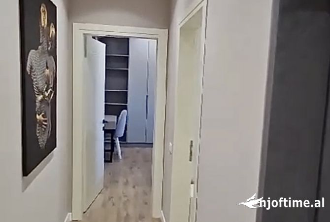 Shtepi me qera Apartament ne Tirane, 3+1, Mobilimi E mobiluar, Pagesa 1,000  Euro.