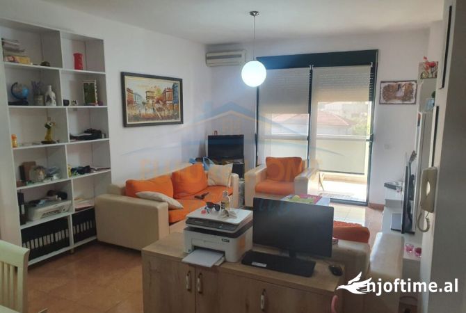 Shtepi me qera Apartament ne Tirane, 2+1, Mobilimi E mobiluar, Pagesa 600  Euro.