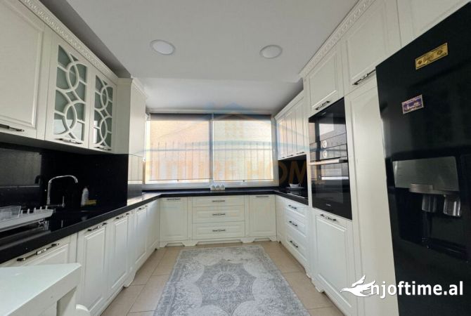 Shtepi me qera Apartament ne Tirane, 3+1, Mobilimi E mobiluar, Pagesa 1,200  Euro.