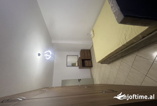 Shtepi me qera Apartament ne Tirane, 2+1, Mobilimi E mobiluar, Pagesa 600  Euro.
