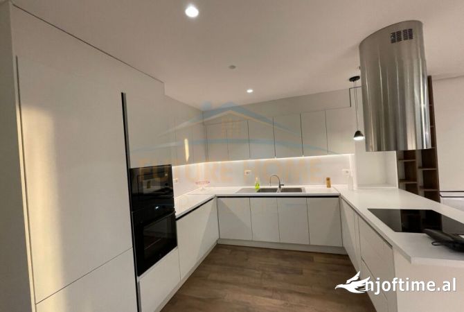 Shtepi ne shitje Apartament ne Tirane, 3+1, Mobilimi E mobiluar, Pagesa 630,000  Euro.