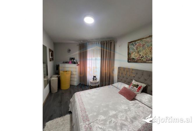 Shtepi ne shitje Apartament ne Tirane, 3+1, Mobilimi E mobiluar, Pagesa 170,000  Euro.