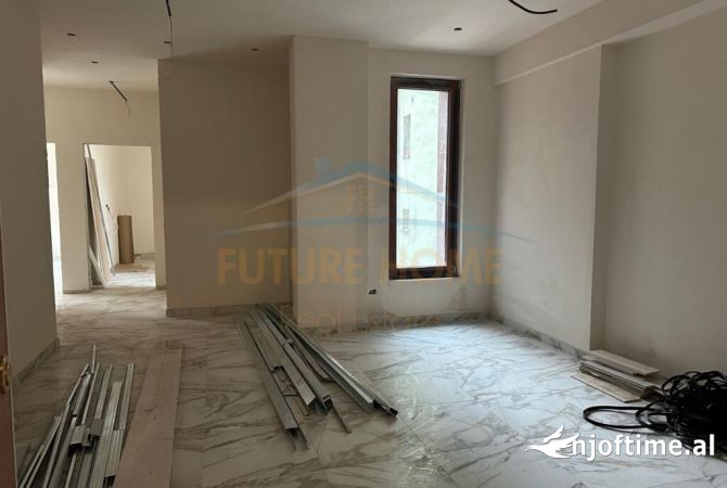 Shtepi ne shitje Apartament ne Tirane, 2+1, Mobilimi Bosh, pa mobiluar, Pagesa 263,070  Euro.