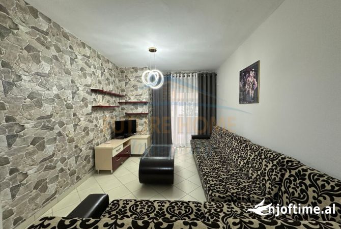 Shtepi ne shitje Apartament ne Tirane, 2+1, Mobilimi E mobiluar, Pagesa 142,000  Euro.