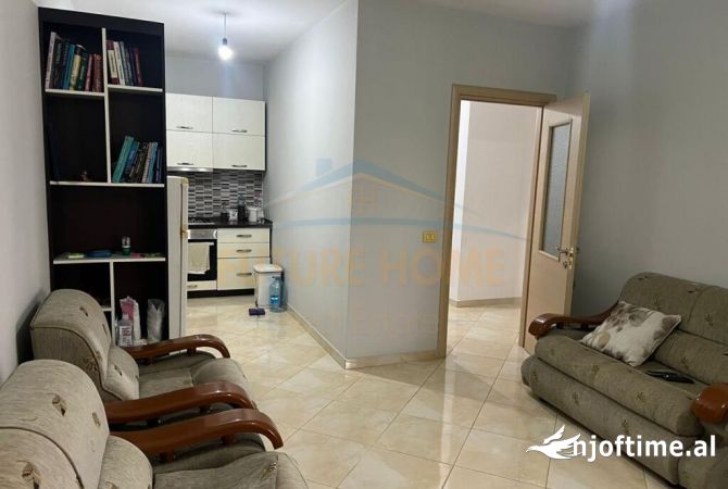 Shtepi me qera Apartament ne Tirane, 2+1, Mobilimi E mobiluar, Pagesa 500  Euro.