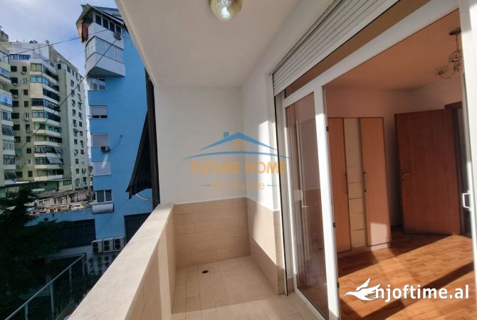 Shtepi me qera Apartament ne Tirane, 3+1, Mobilimi E mobiluar, Pagesa 1,200  Euro.