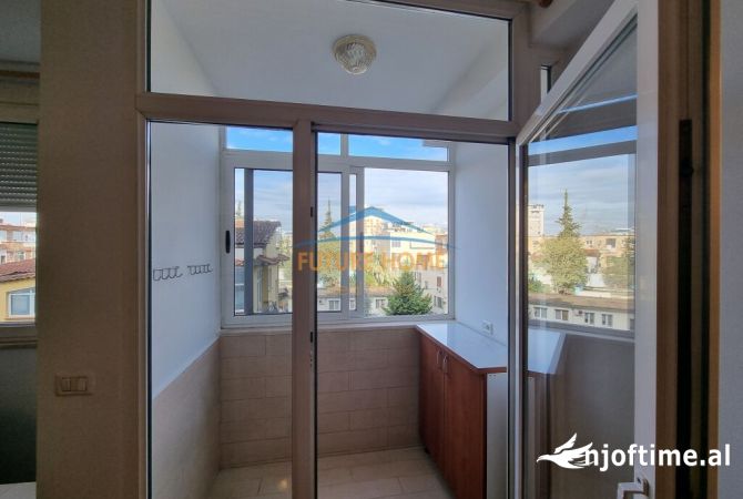 Shtepi me qera Apartament ne Tirane, 3+1, Mobilimi E mobiluar, Pagesa 1,200  Euro.