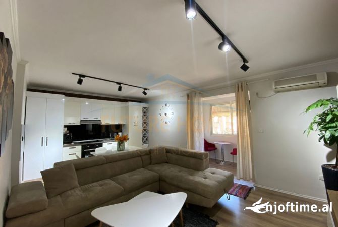Shtepi me qera Apartament ne Tirane, 2+1, Mobilimi E mobiluar, Pagesa 700  Euro.