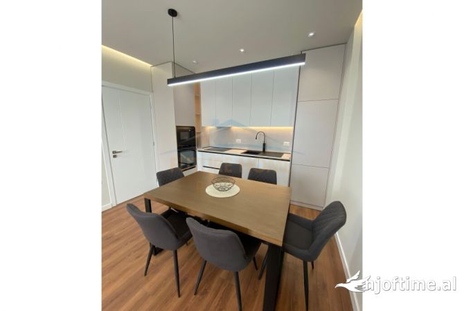 Shtepi me qera Apartament ne Tirane, 2+1, Mobilimi E mobiluar, Pagesa 950  Euro.