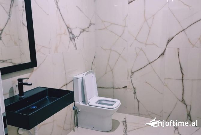 Shtepi ne shitje Apartament ne Tirane, 1+1, Mobilimi Bosh, pa mobiluar, Pagesa 149,000  Euro.