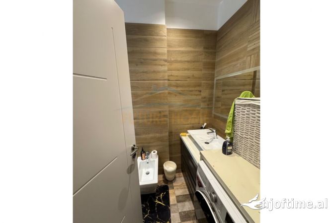 Shtepi me qera Apartament ne Tirane, 2+1, Mobilimi E mobiluar, Pagesa 2,500  Euro.