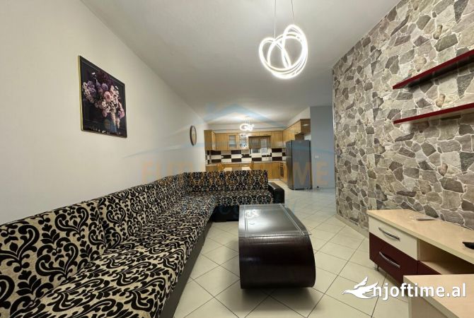 Shtepi ne shitje Apartament ne Tirane, 2+1, Mobilimi E mobiluar, Pagesa 142,000  Euro.