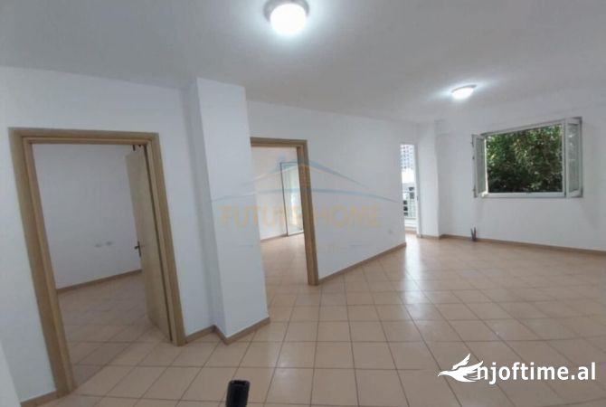 Shtepi me qera Apartament ne Tirane, 2+1, Mobilimi Bosh, pa mobiluar, Pagesa 350  Euro.