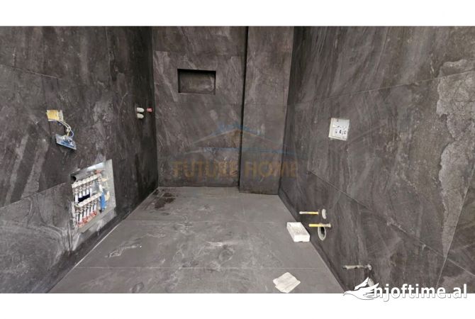 Shtepi ne shitje Apartament ne Tirane, 2+1, Mobilimi Bosh, pa mobiluar, Pagesa 300,000  Euro.