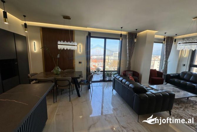 Shtepi ne shitje Penthose(kati i fundit panoramik) ne Tirane, 3+1, Mobilimi E mobiluar, Pagesa 350,000  Euro.