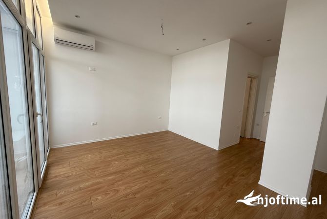Shtepi ne shitje Apartament ne Tirane, 2+1, Mobilimi Bosh, pa mobiluar, Pagesa 348,000  Euro.