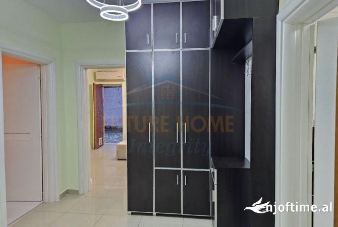 Shtepi me qera Shtepi Private ne Tirane, 4+1, Mobilimi E mobiluar, Pagesa 800  Euro.