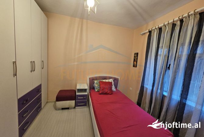 Shtepi me qera Shtepi Private ne Tirane, 4+1, Mobilimi E mobiluar, Pagesa 800  Euro.