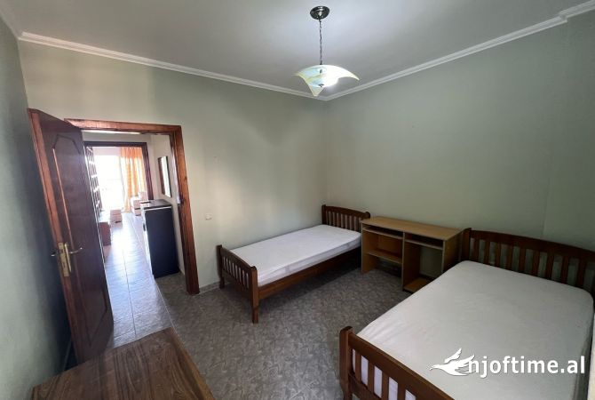 Shtepi me qera Apartament ne Tirane, 2+1, Mobilimi E mobiluar, Pagesa 550  Euro.