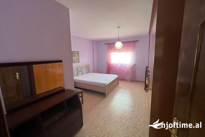 Shtepi me qera Apartament ne Tirane, 2+1, Mobilimi E mobiluar, Pagesa 550  Euro.