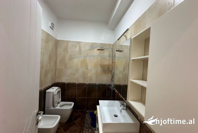 Shtepi ne shitje Apartament ne Tirane, 3+1, Mobilimi E mobiluar, Pagesa 227,000  Euro.