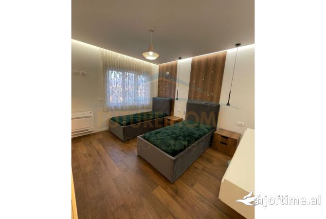 Shtepi ne shitje Apartament ne Tirane, 3+1, Mobilimi E mobiluar, Pagesa 574,000  Euro.