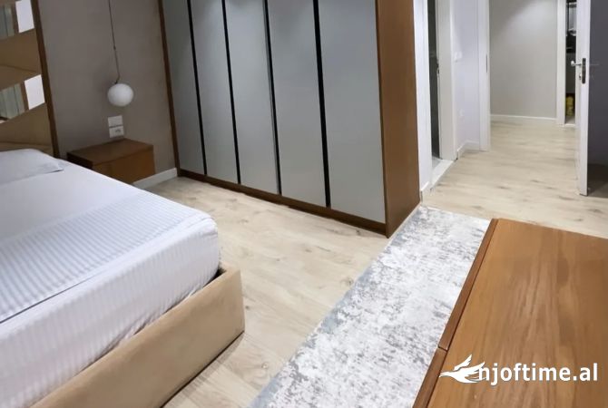 Shtepi ne shitje Apartament ne Tirane, 2+1, Mobilimi E mobiluar, Pagesa 145,000  Euro.